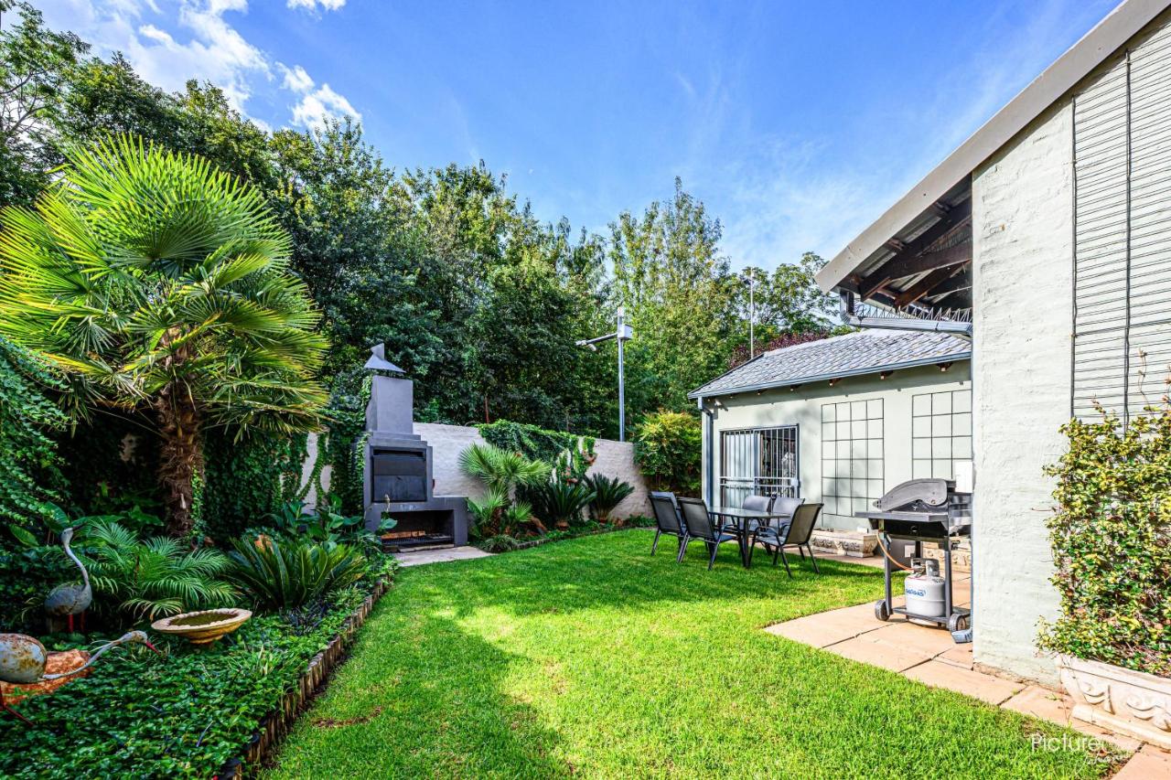 Secure 3-Bed En-Suite House, Braai, Garden & Solar - B&B Potchefstroom