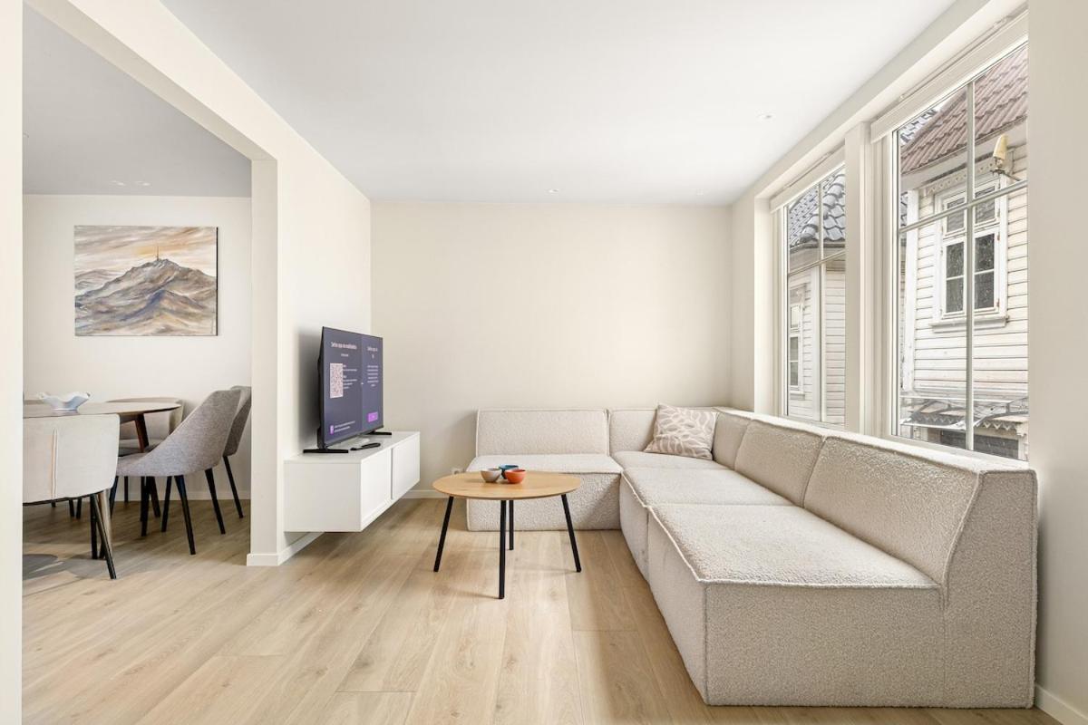 Modern 2-story apartment with 4 bedrooms - Bed and Breakfast Bergen