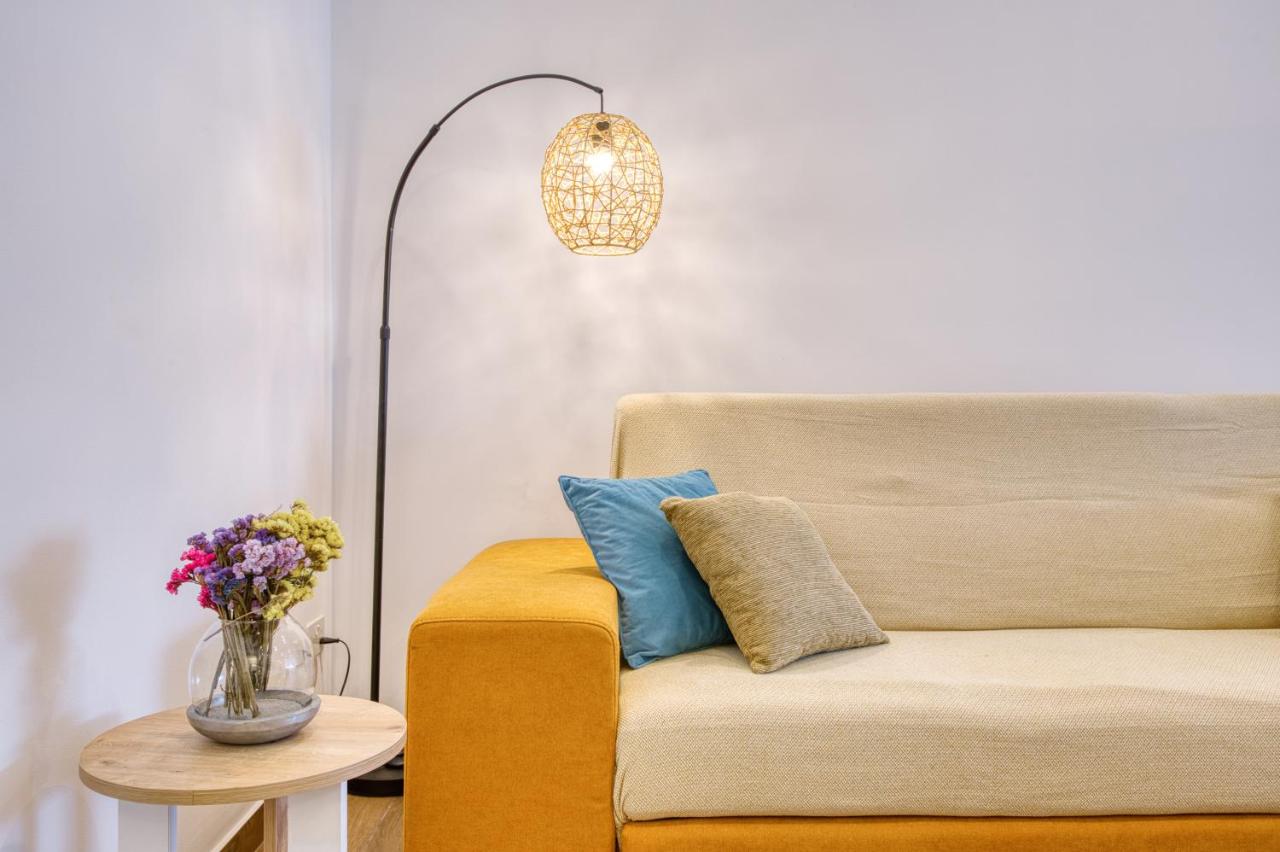 Qala Tranquil Escape - Stylish with Terrace & AC - B&B Qala