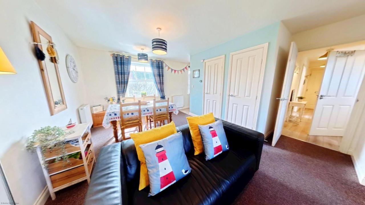Lighthouse Apartment - Part of the The Bay Filey Holiday Village with pool, gym and direct beach access, pub, restaurant, tennis and meadows walks - Chambres d'hôtes Filey