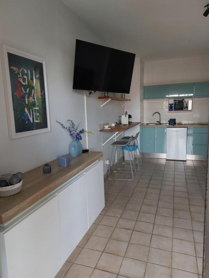 Studio spacieux avec piscine et parking - B&B Cayena