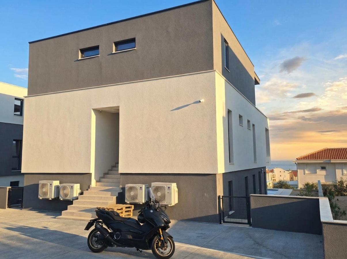 Villa Atlantida with private jacuzzi - Ferienwohnung Novalja