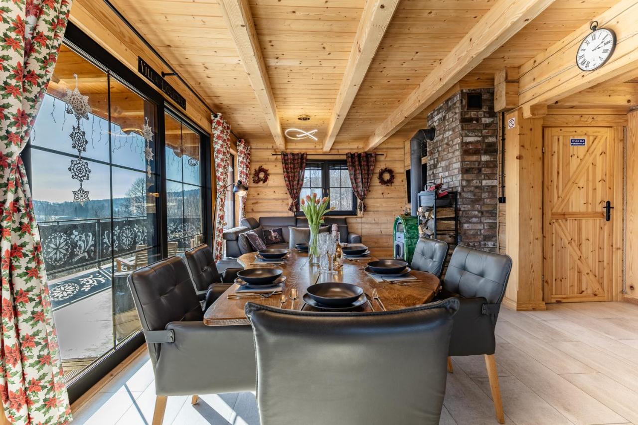 Three-Bedroom Apartment with Balcony