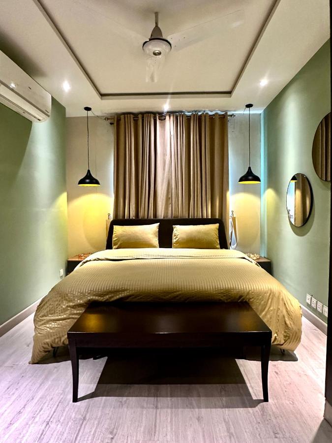 Opus Luxury One Bed Apartment By Mirhaa Homes -Gulberg 3 - Chambres d'hôtes Lahore