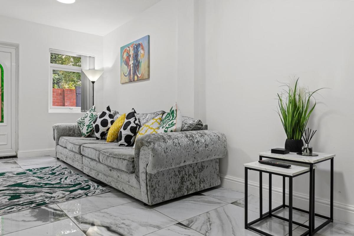 Elegant 6BR-Sleeps 10-Contractor Friendly-Parking - B&B Liverpool