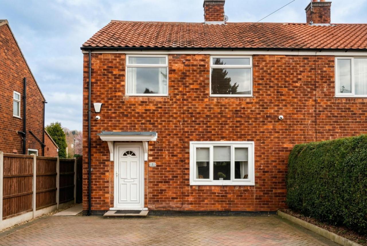 Contemporary Private Home Near Nottingham with Free Parking and Garden - Chambres d'hôtes Sandiacre