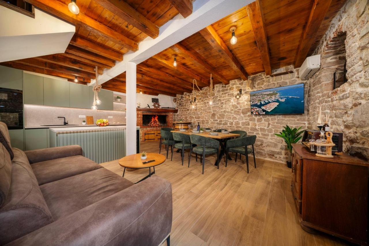 Stone House Dida Toni Tribunj - B&B Tribunj