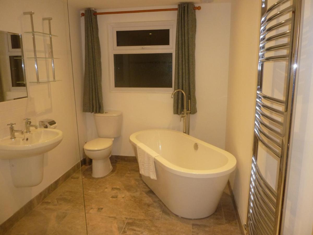 Super Chambre Lit King-Size avec Baignoire