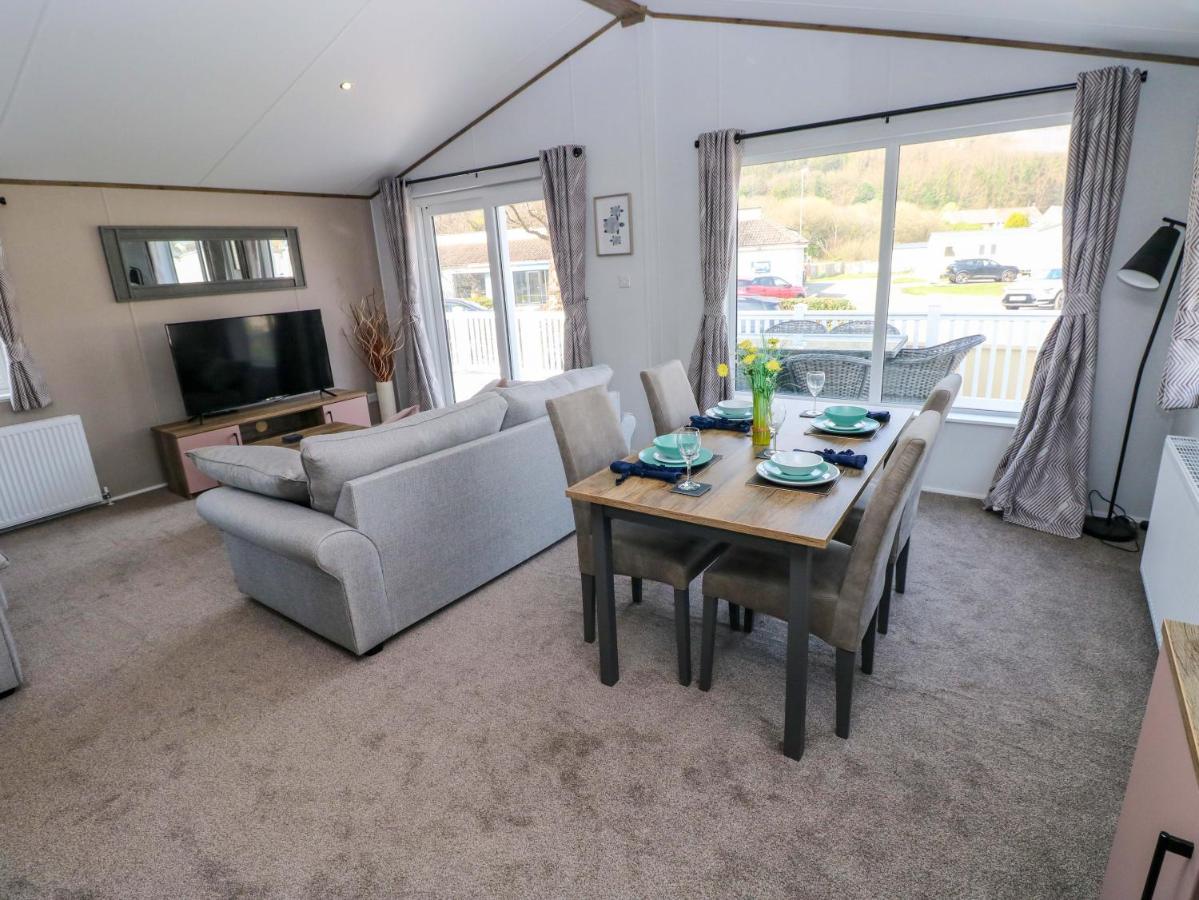 148 Dukes Meadow - Bed and Breakfast Carmarthen