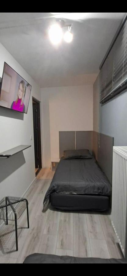 KOMFORT NOCLEGI, SUTERENA - basic&standard rooms - Bed and Breakfast Blizne Łaszczyńskiego