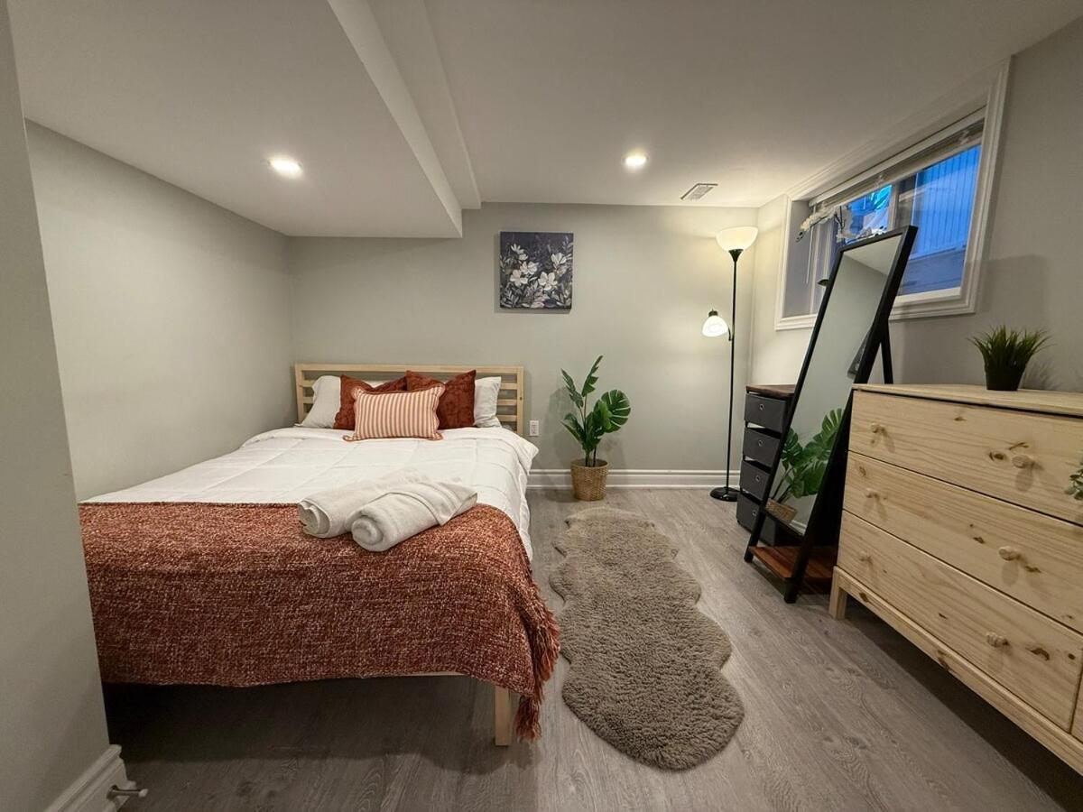 2BR in the Heart of Little Italy - Chambres d'hôtes Toronto