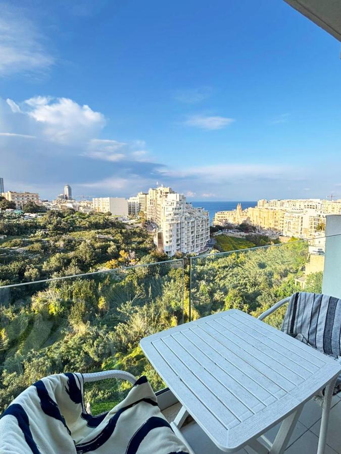 Sea View House, Walk to Balluta Bay, City Center - Chambres d'hôtes San Ġiljan