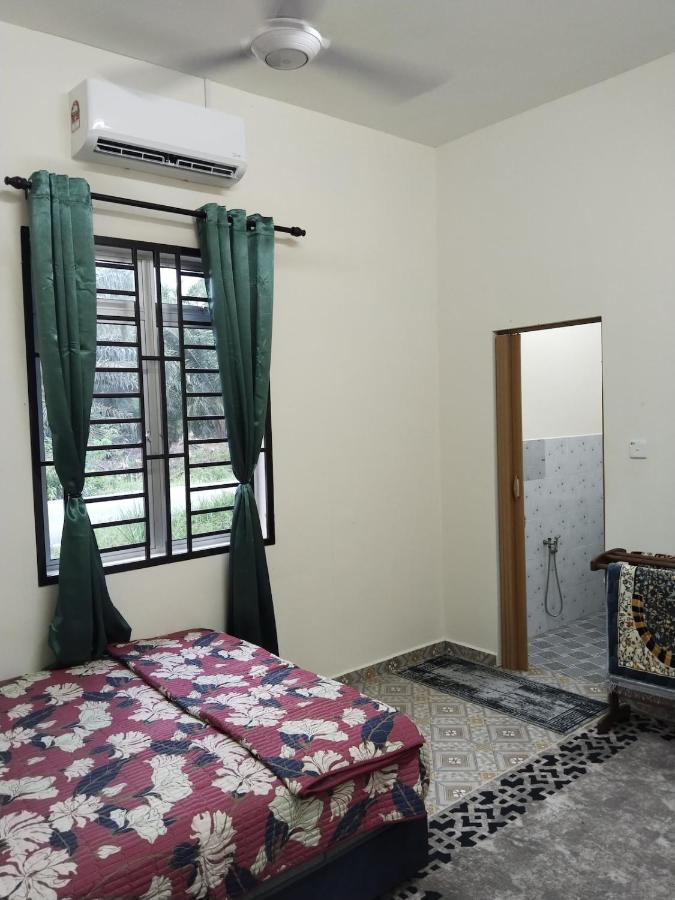 Cik Salma Homestay - B&B Parit Raja