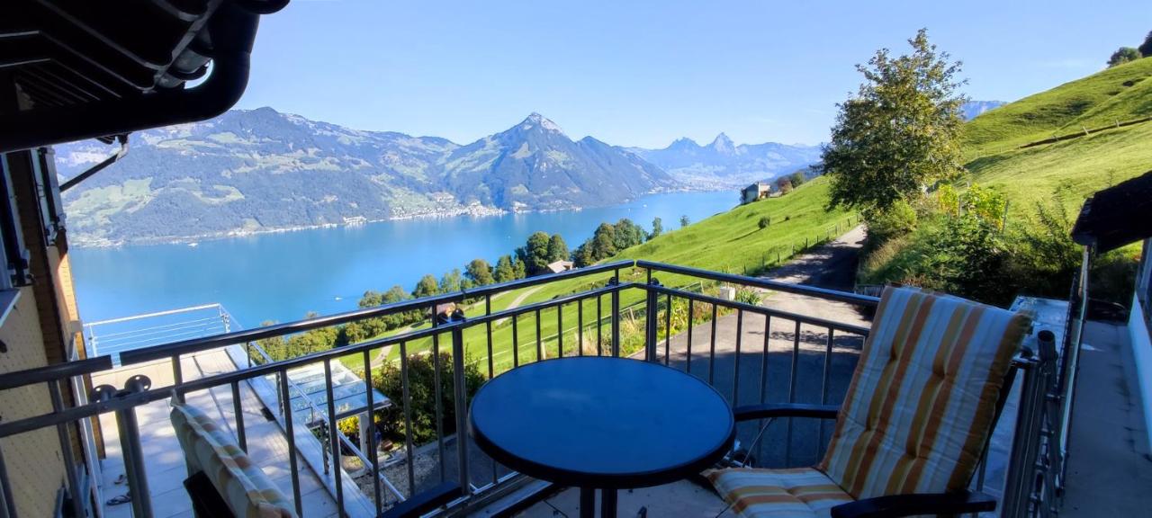 4 Personen, Panorama-Seesicht, Balkon, Gartensitzplatz - B&B Emmetten