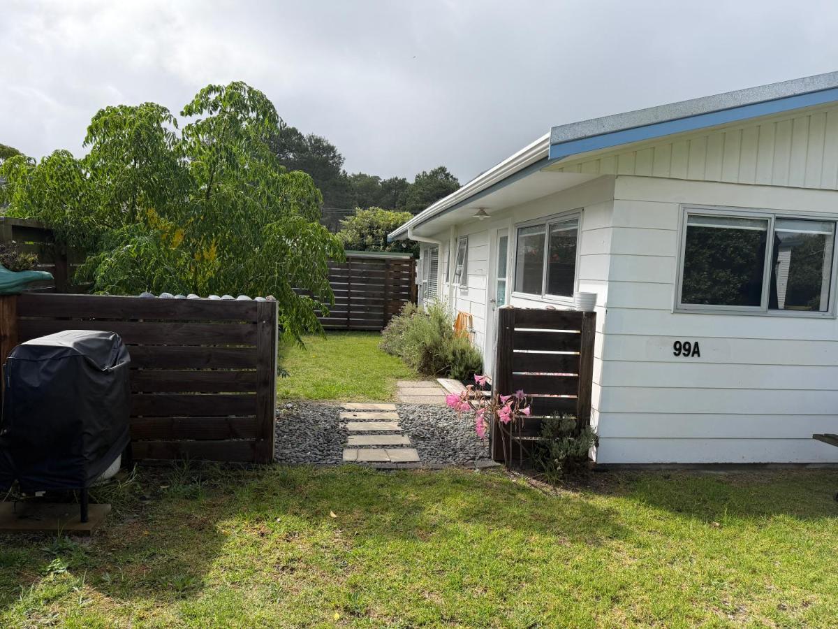 Coastal Retreat 1 min to Purangi Estuary, Cooks Beach - Chambres d'hôtes Cooks Beach