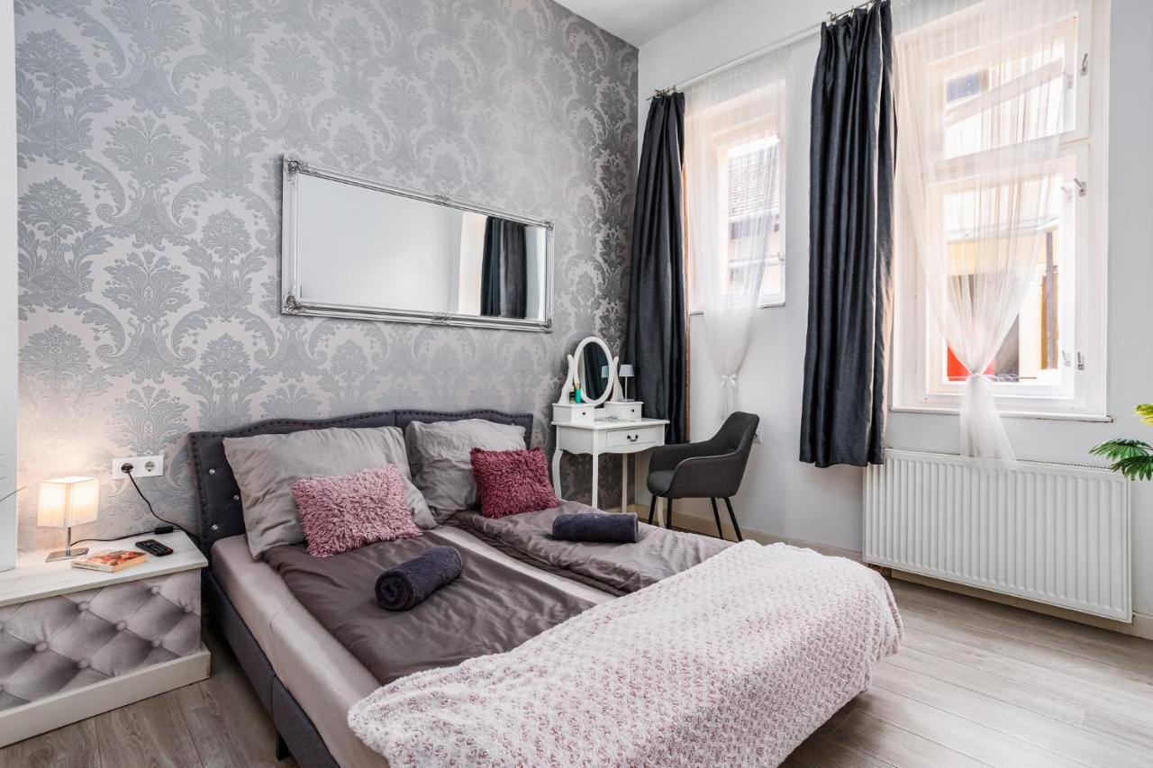 Palace - Ferienwohnung Szegedin