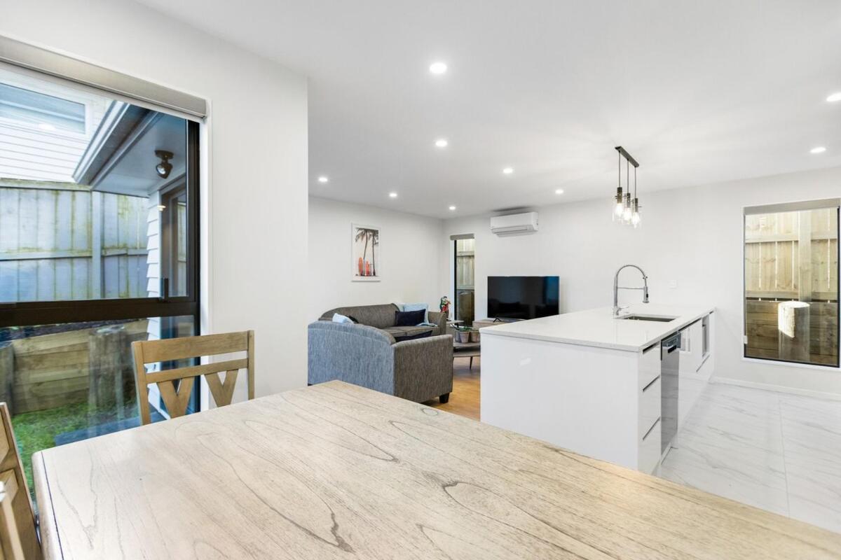 Modern near new beautiful home and central location - B&B Auckland