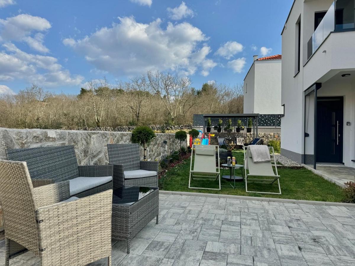 Infinity Haven Residence with Private Pool - Bed and Breakfast Malinska