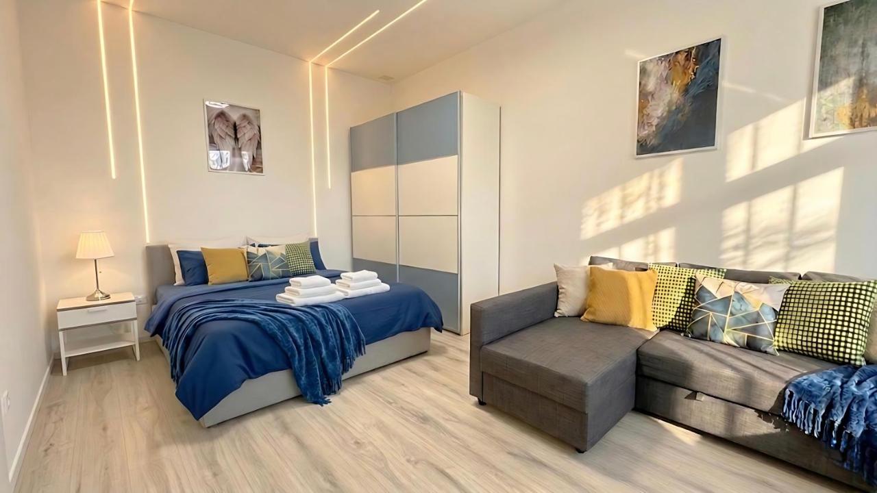 Urban Oasis with Private Terrace - Bed and Breakfast Boedapest