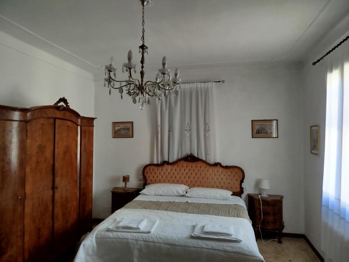 Double Room with Shared Bathroom and Extra Bed (2 Adults + 1 Child)