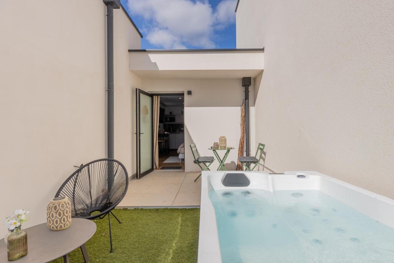 Le Chêne Doré Appartement cosy Jacuzzi Privé climatisé accès à pieds centre touristique Amnéville Terrasse privative - B&B Amnéville
