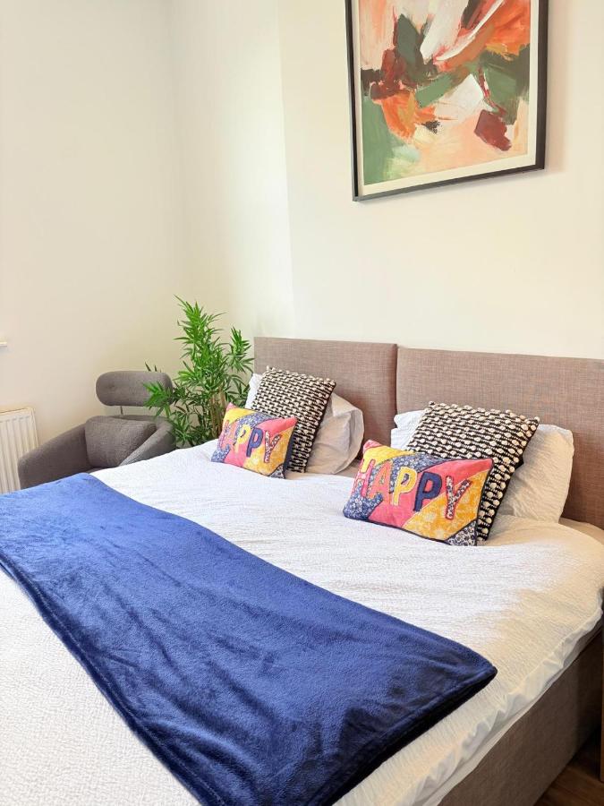 Stylish Studio flat 7, Weekly,Monthly stay deals,Parking,Contractors,NHS,Families,Relocators,nr Sandwell hospital - Chambres d'hôtes West Bromwich