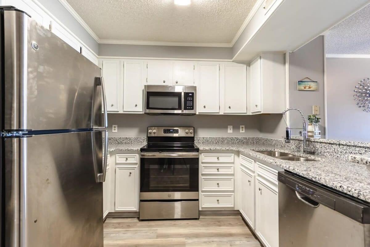 Ocean View All-New Beach Suite at Tilghman Top Location - Bed and Breakfast Myrtle Beach