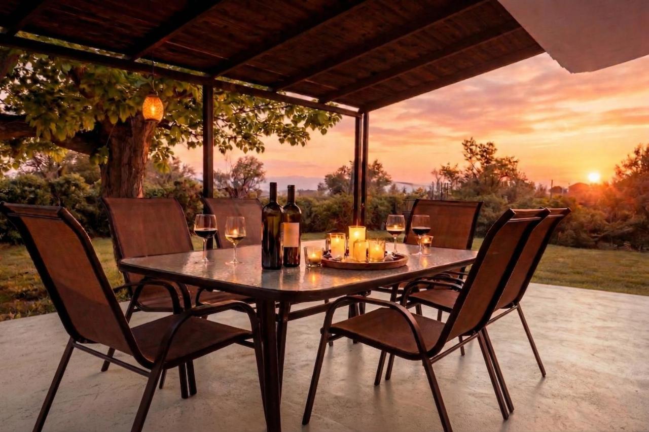 Villa Oliva - 5000m2 Olive Grove - BBQ - Ideal for Families & Groups - B&B Eretria