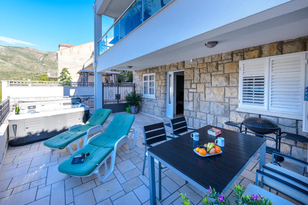 Two-Bedroom Apartment with Terrace and Sea View