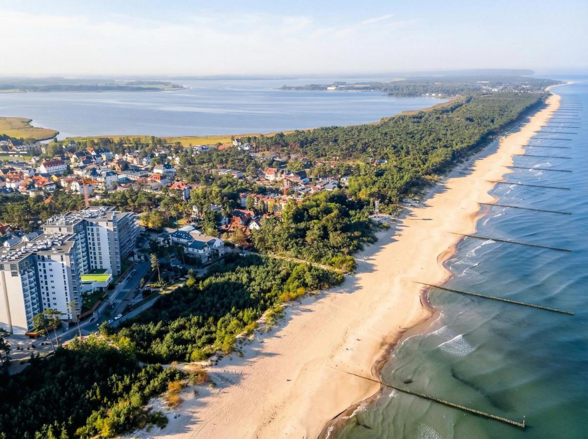 Royal Suite, 50 meters to Beach, 10th Floor, Panoramic View, Parking, Porta Mare Active & Spa - B&B Dziwnówek