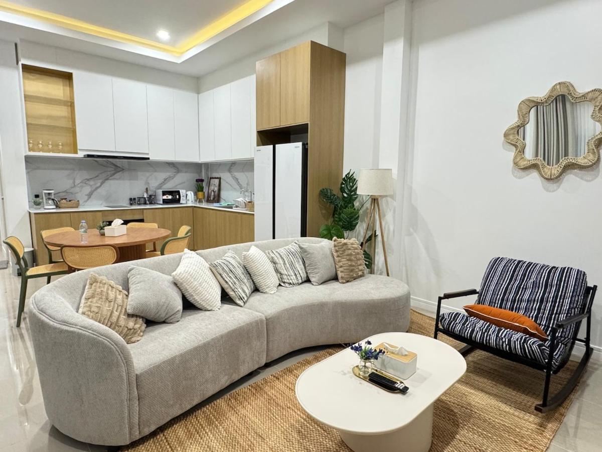 Khunnapat Pool Villa Pattaya - B&B Nong Prue