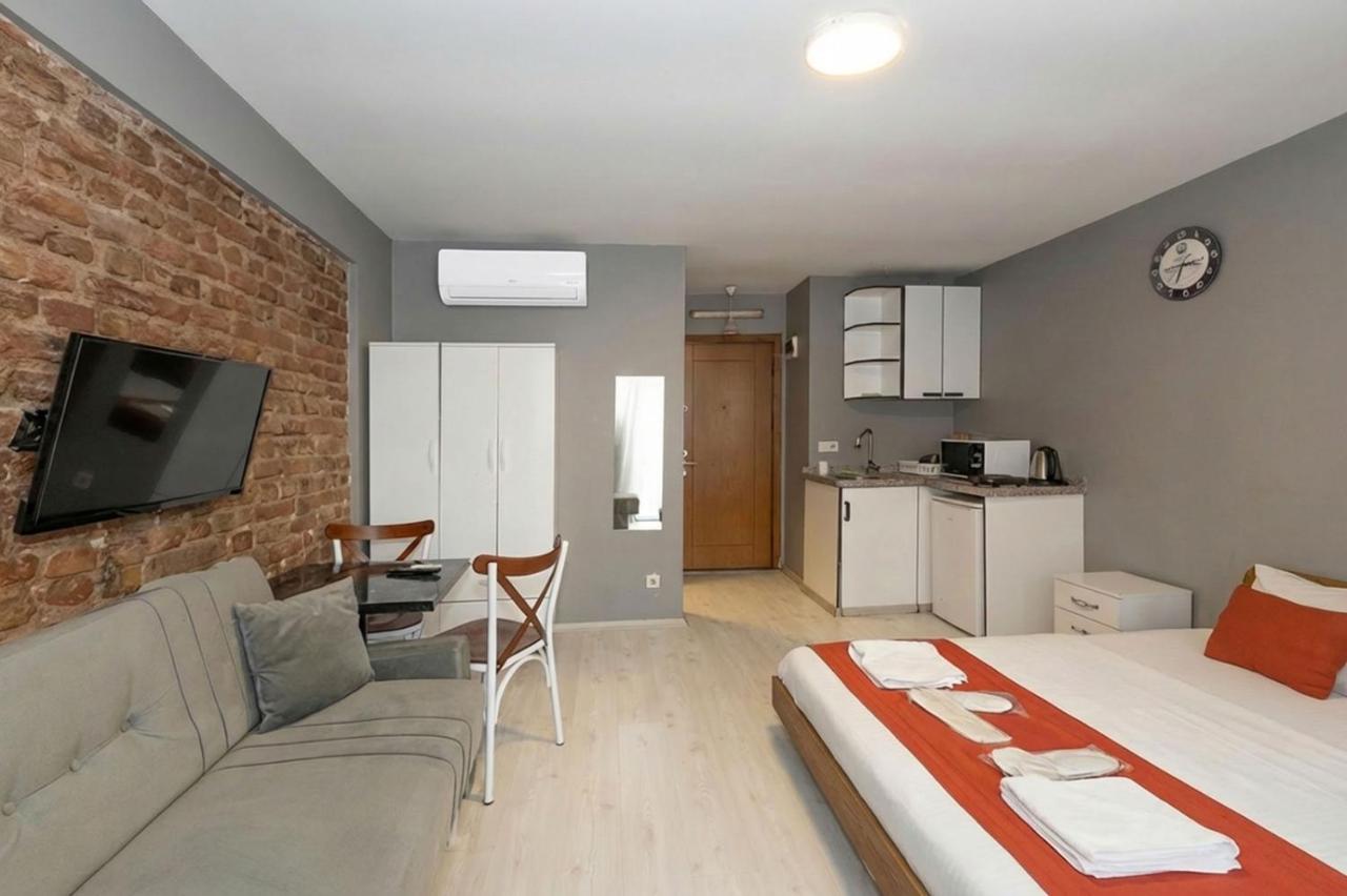 Estudio con balcón