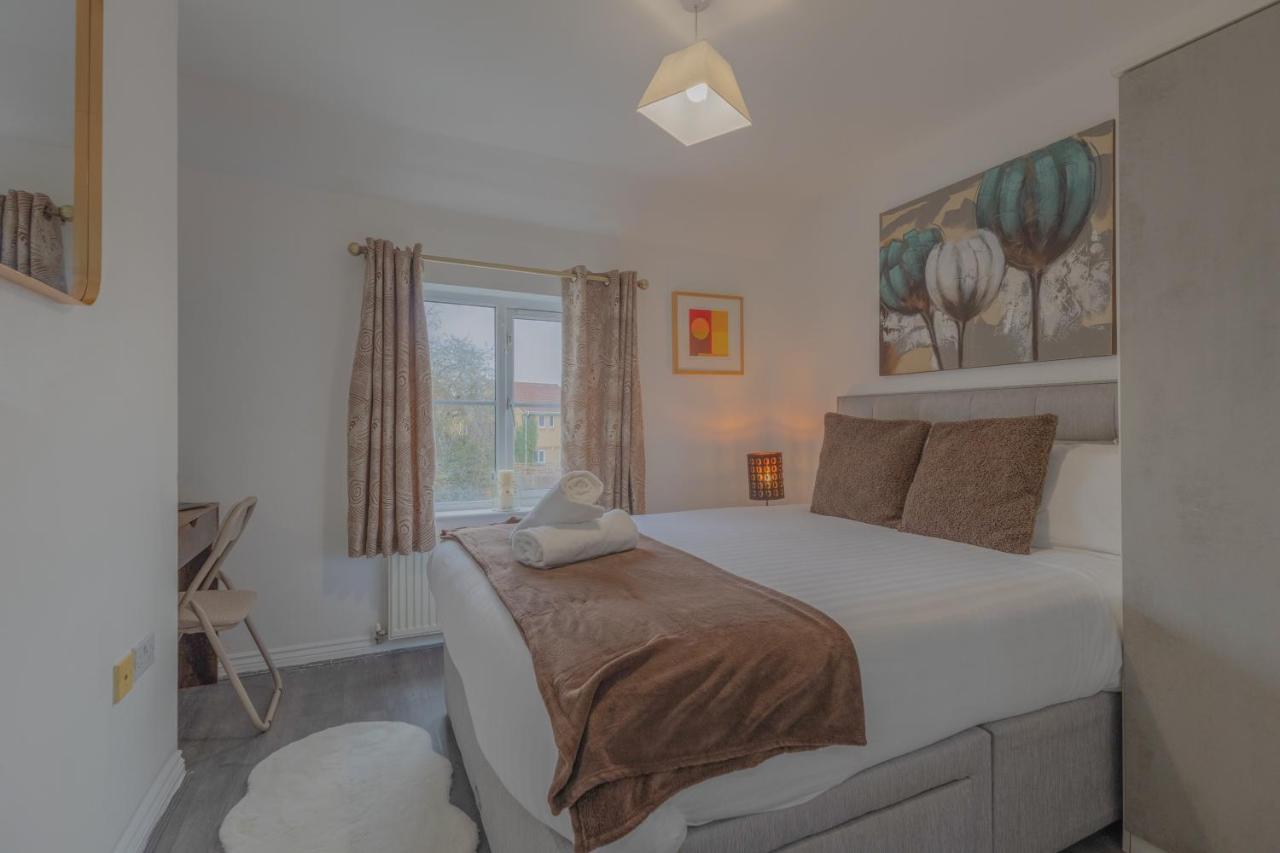 2BR Detached Home with Free Parking, Fast WiFi & Dart Board - B&B Cardiff