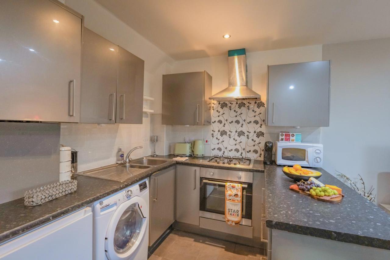 2BR Detached Home with Free Parking, Fast WiFi & Dart Board - B&B Cardiff