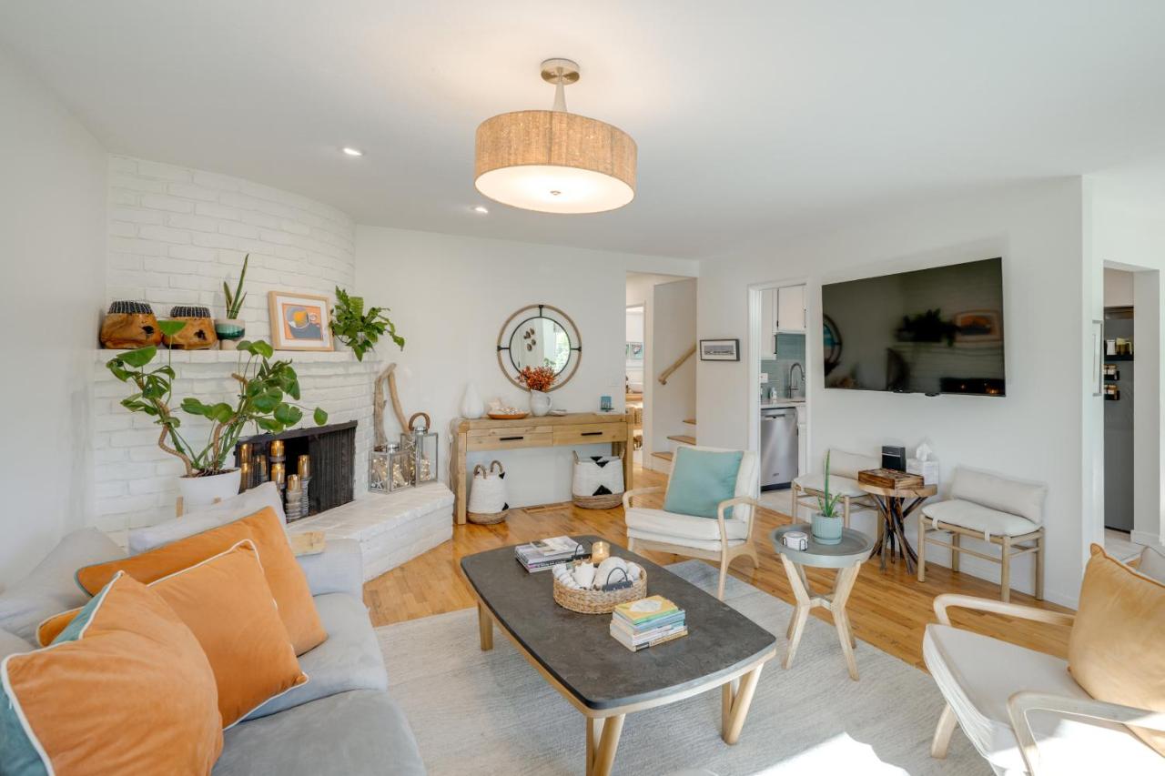Seaside Home w/ Hot Tub & Patio: Close to Beaches! - Chambres d'hôtes Seaside