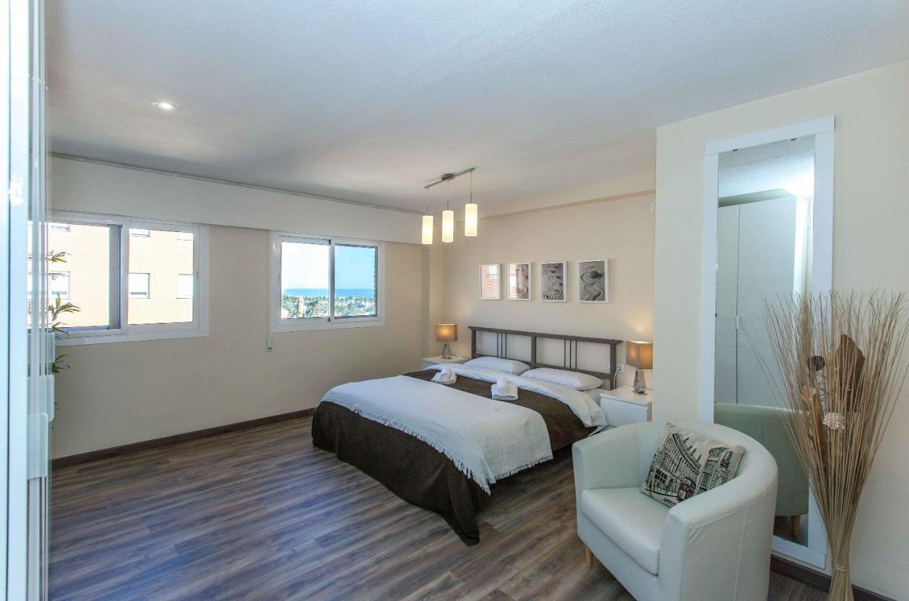 Apartment Malvarrosa Beach Cavite - Ferienwohnung Valencia