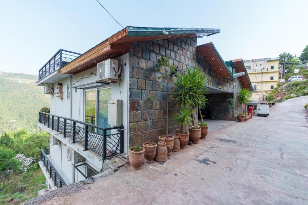 LMY Murree Spring Boutique Family Cottages & Nature Stay - Chambres d'hôtes Murree