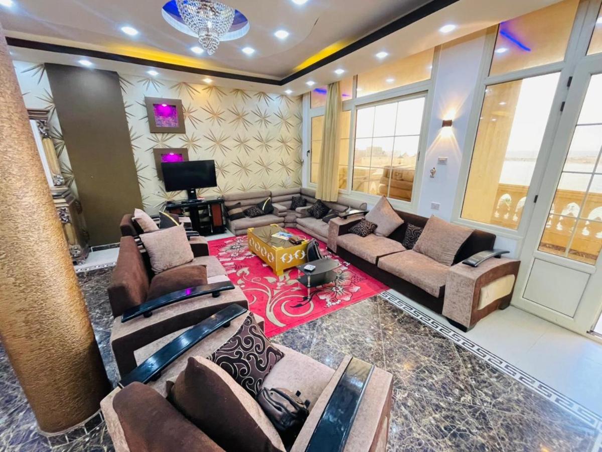 شقة دوبلكس فاخرة 3 غرف مكيفة بالكامل - Ferienwohnung Marsa Matruh
