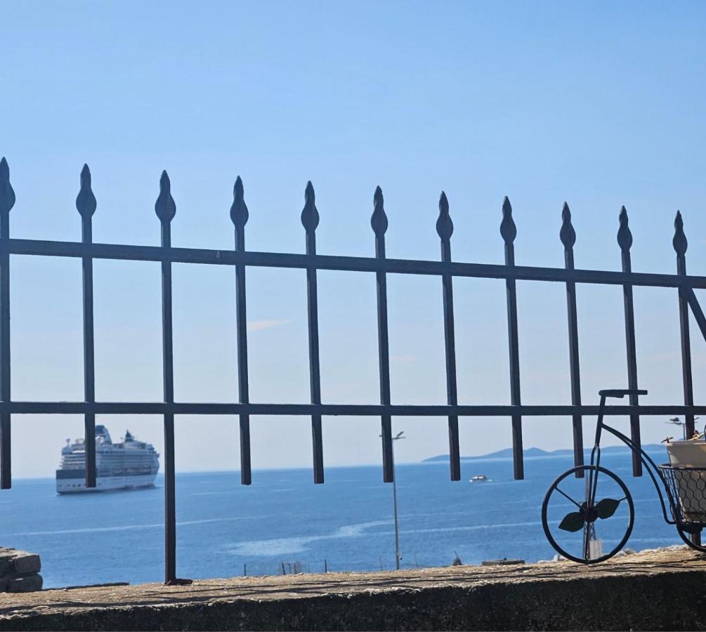 Golden Hour Old Town - Chambres d’hôtes Kavala