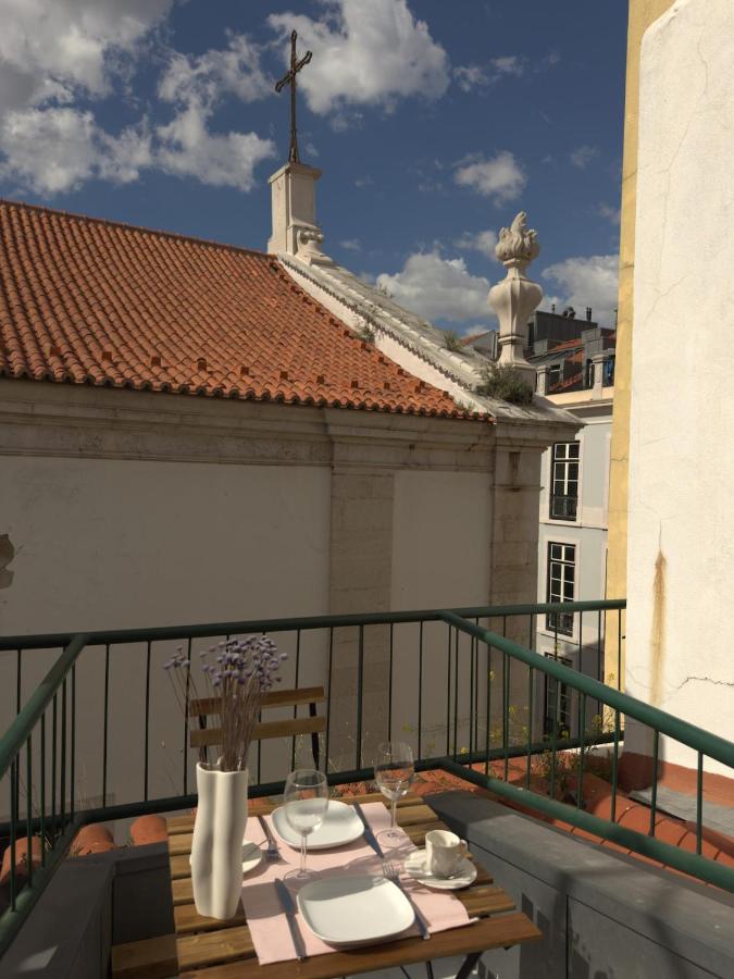 Sophisticated 3BR in Historic Chiado Sleeps 10 - Ferienwohnung Lissabon