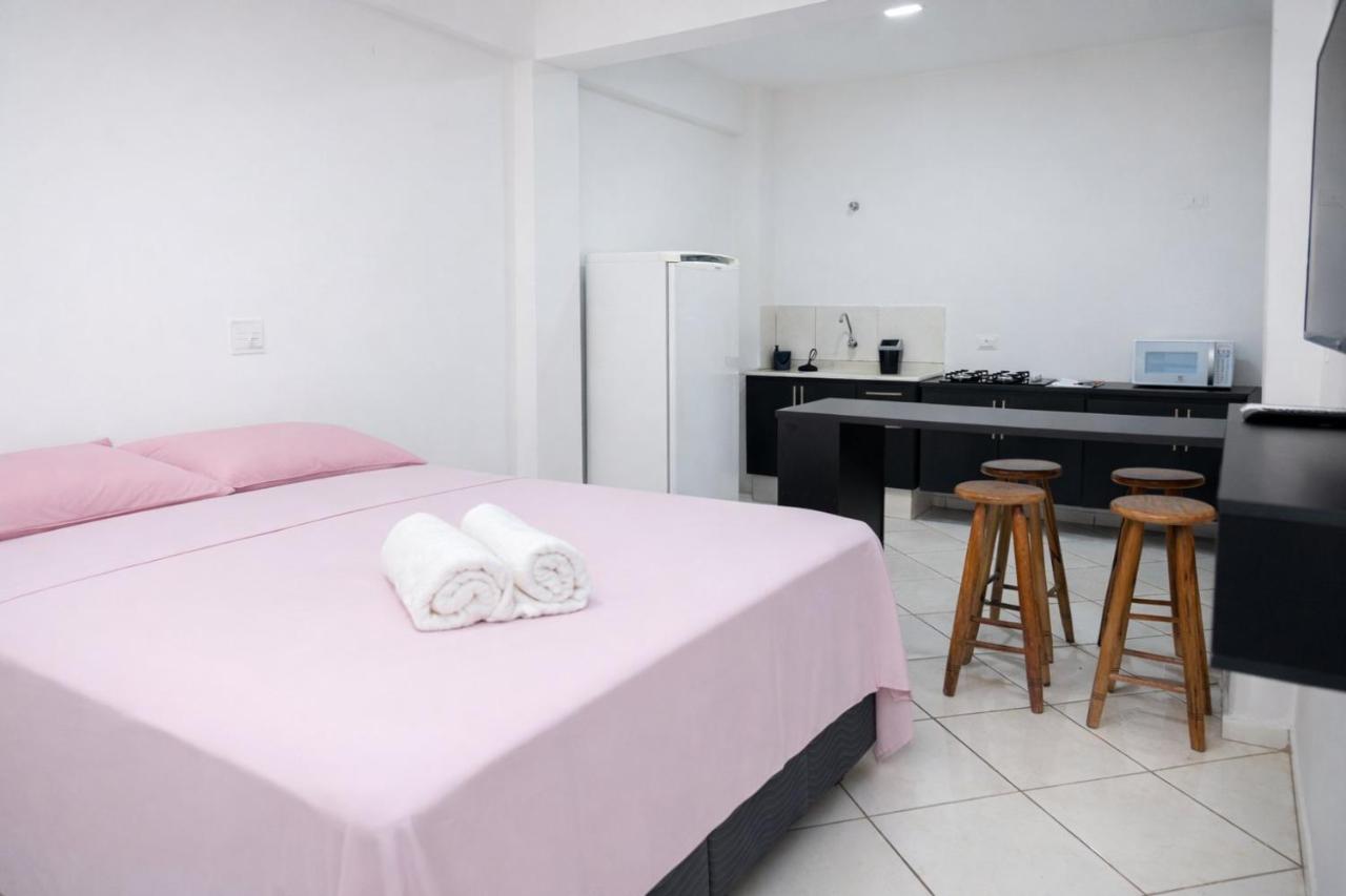 Estúdio espaçoso com sacada e cama king no centro - Ferienwohnung Presidente Prudente