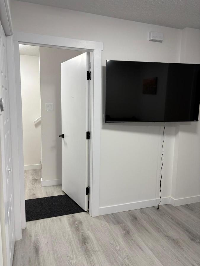 Cozy Basement Suite - B&B Regina