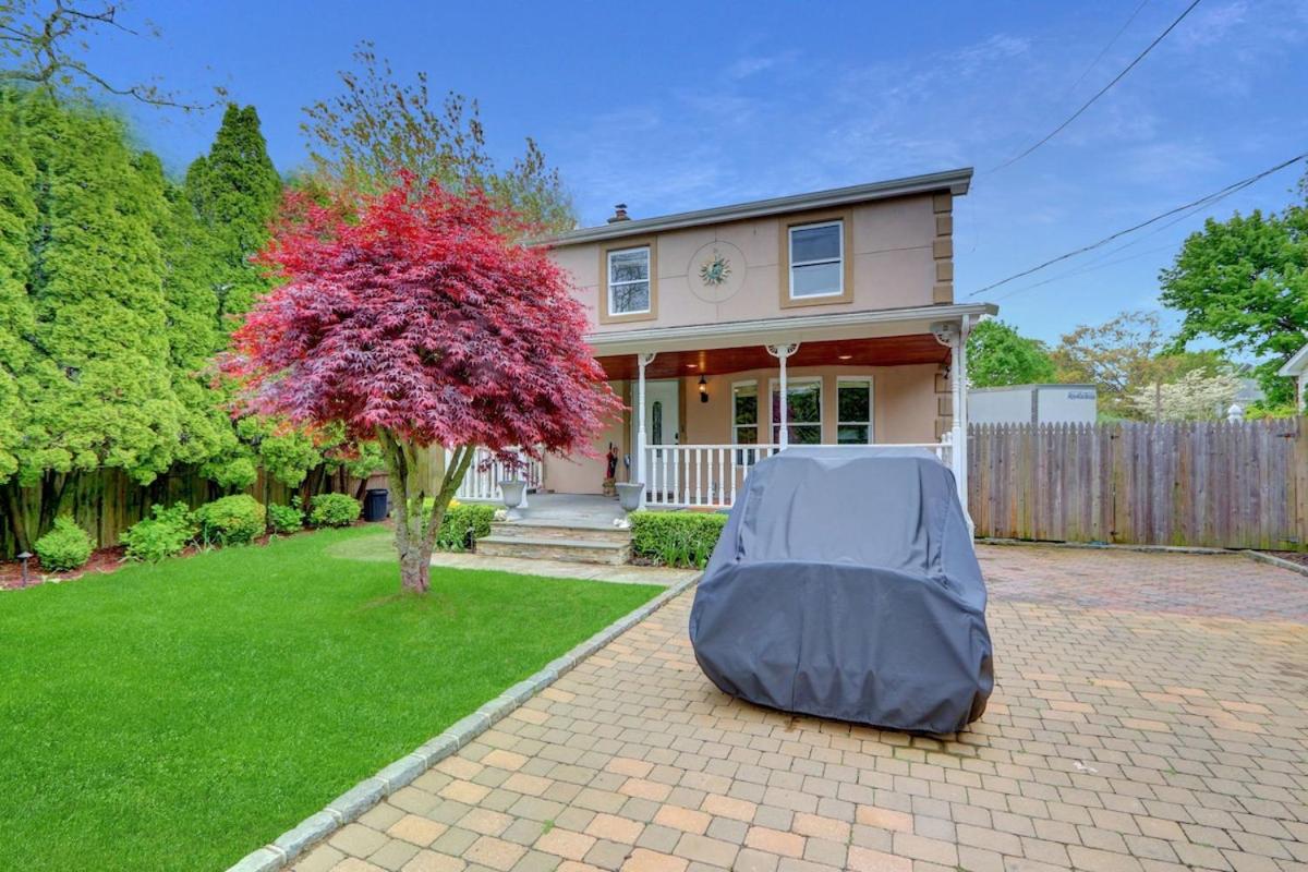 Gateway to the Hamptons in Mastic Beach - B&B Mastic Beach