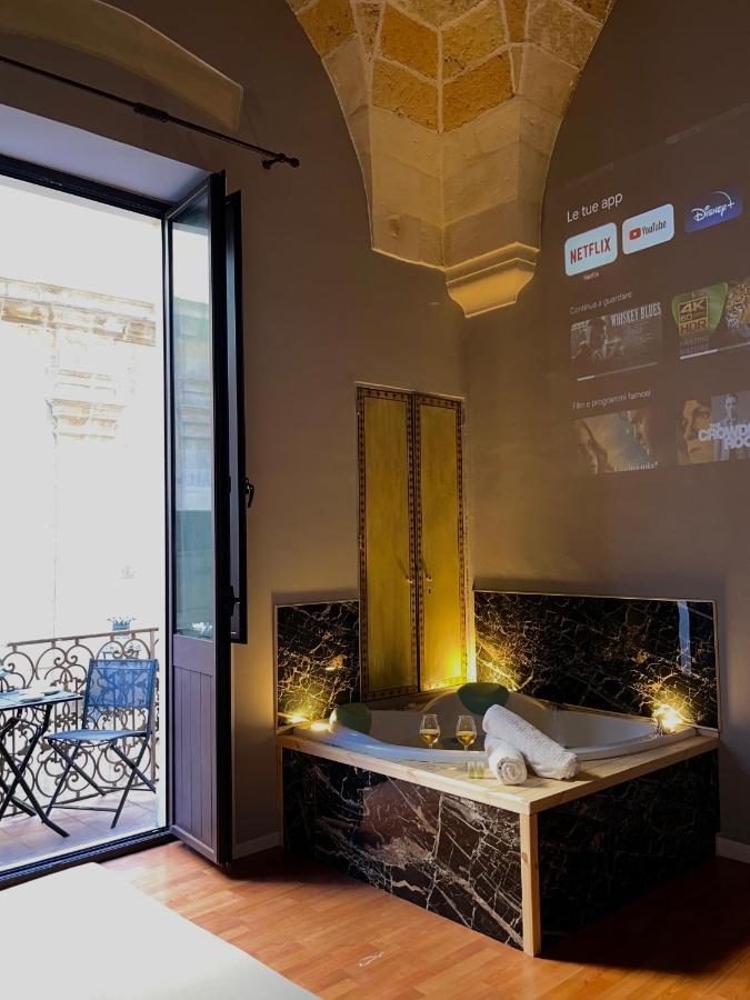 WineExperience- WINE&JACUZZI SUITE - B&B Lecce