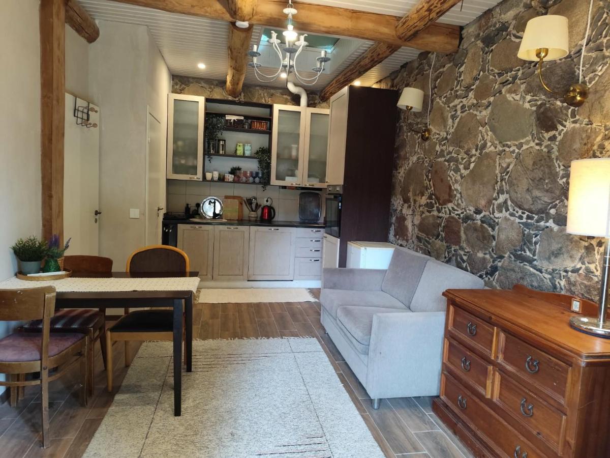 Stable house with balcony and terrace - B&B Kodavere