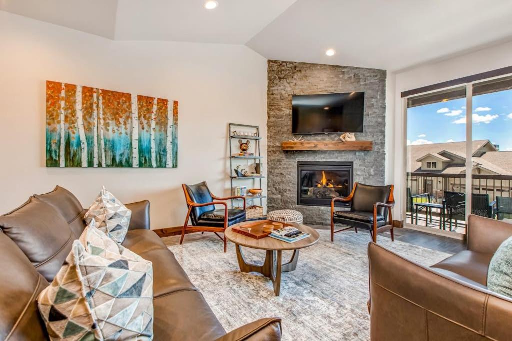 Stunning dog-friendly mountain condo with hot tub gas grill & AC - B&B Kamas