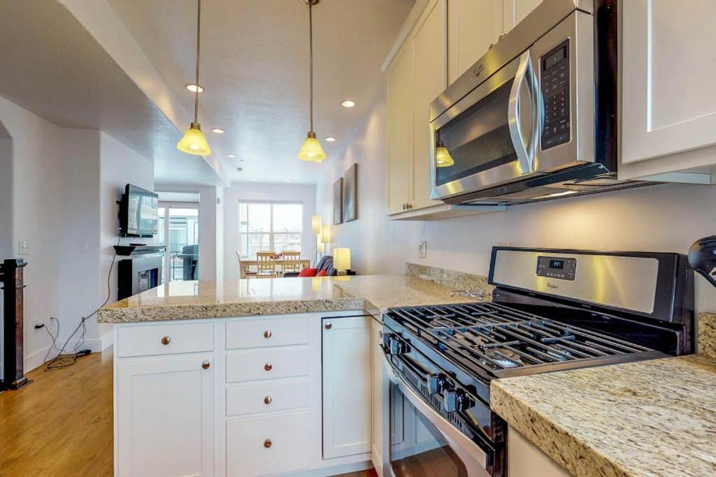 Immaculate townhome with a private rooftop hot tub walk to dining and nightlife - Chambres d'hôtes Park City