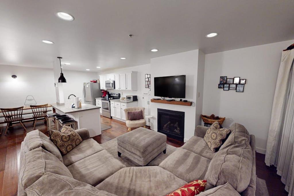 Dog-friendly 2nd Floor Old Town Empire Condo with hot tub - B&B Park City