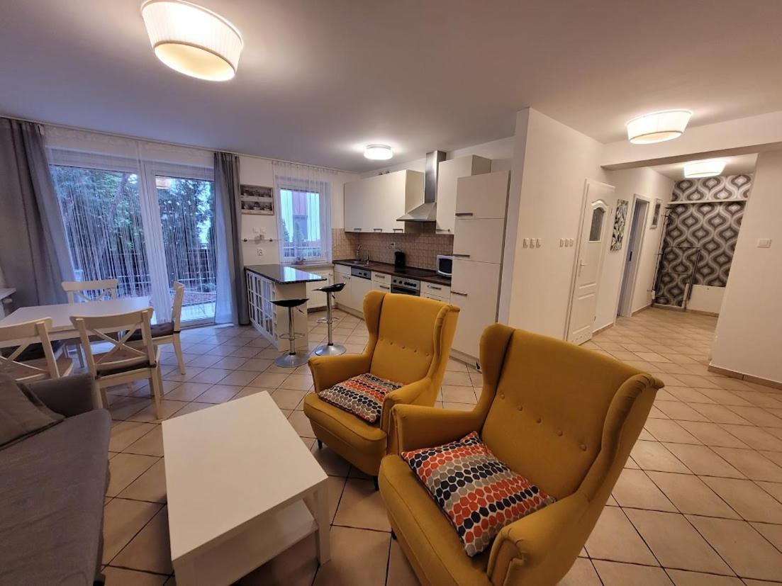 JANTAR z ogródkiem - Bed and Breakfast Kołobrzeg