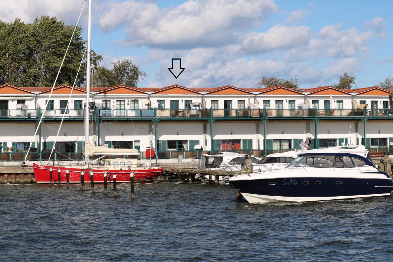 Ferienwohnung Mein Hafen mit Yachthafenblick Terrasse Strandkorb Wlan Parkplatz - B&B Karlshagen